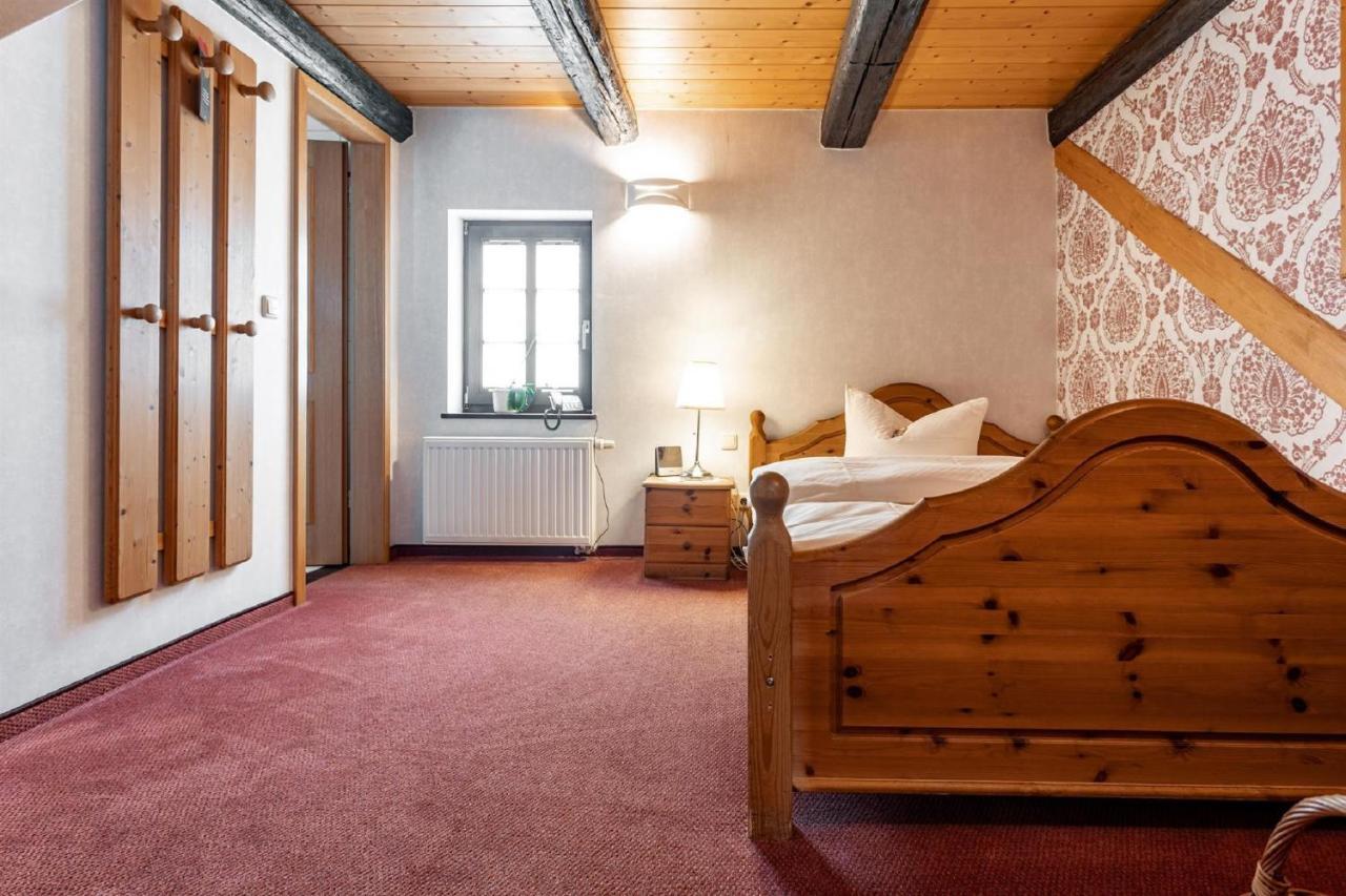 Weingut Schuh - Pension Zur Bosel 科斯维格 外观 照片