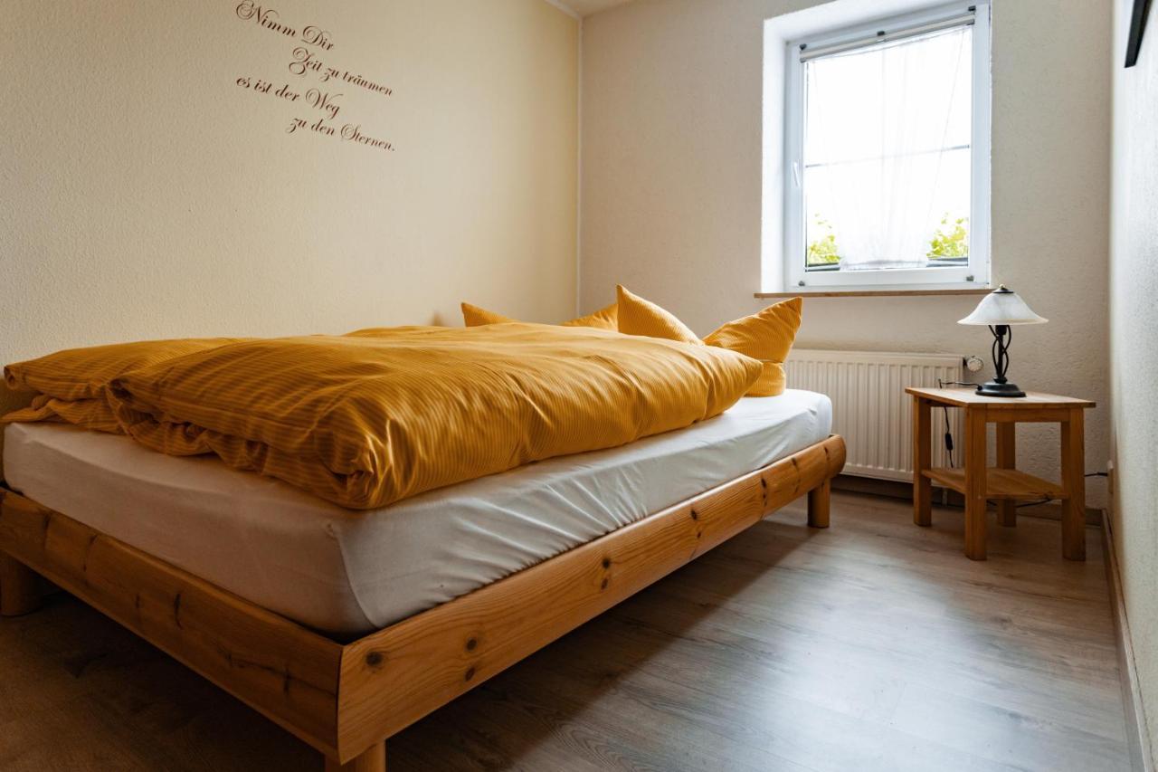 Weingut Schuh - Pension Zur Bosel 科斯维格 外观 照片