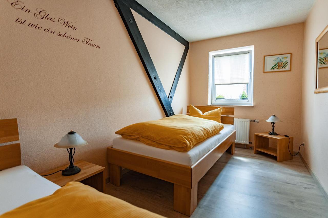 Weingut Schuh - Pension Zur Bosel 科斯维格 外观 照片