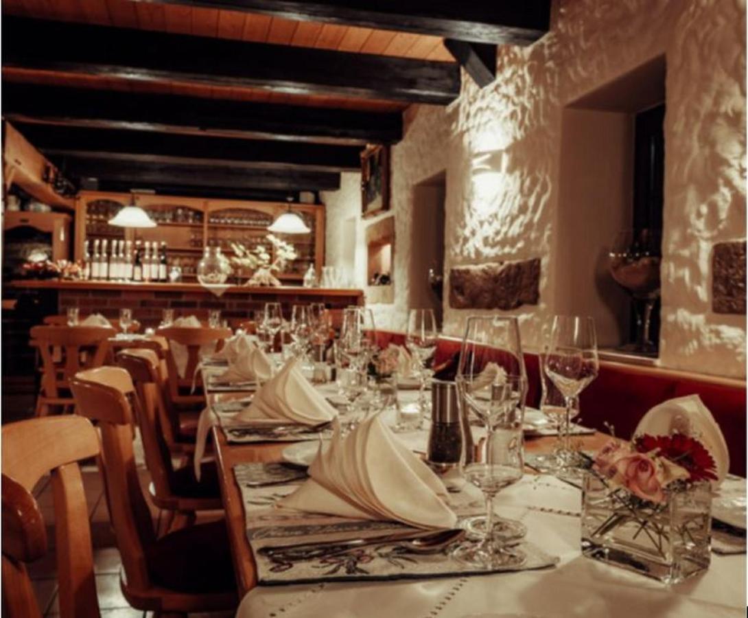 Weingut Schuh - Pension Zur Bosel 科斯维格 外观 照片